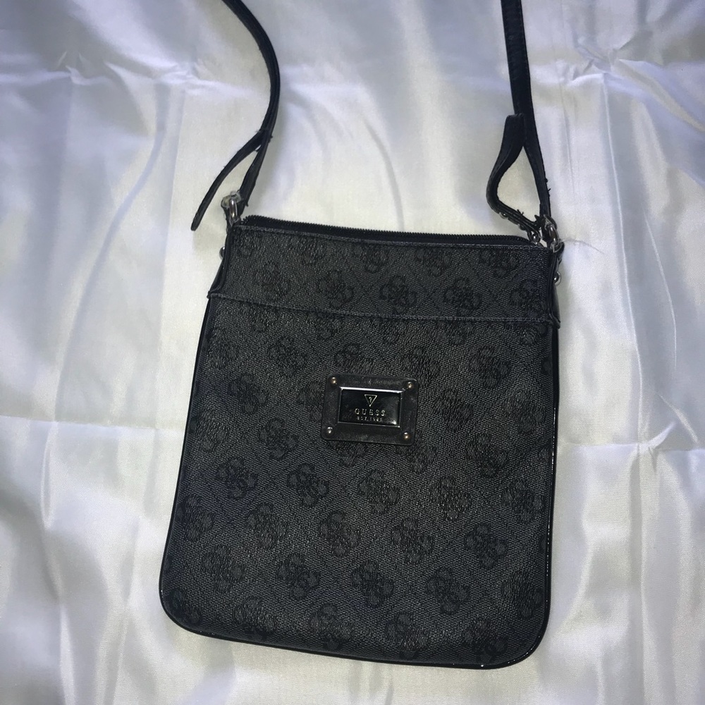 BLACK/GREY GUESS CROSSBODY BAG